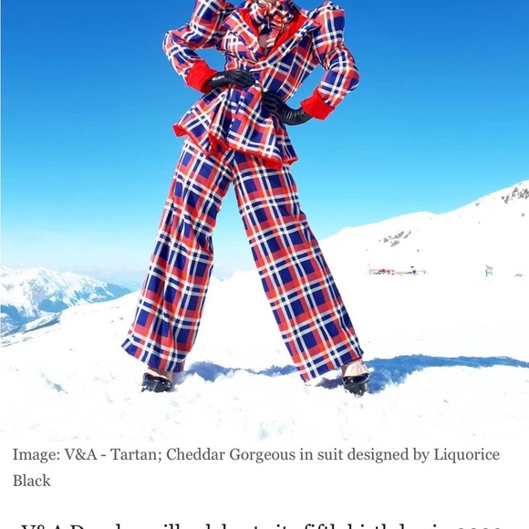 V&A Dundee Tartan Woman’s Blue Crew sweatshirt size XS UK exclusive - Picture 6 of 6